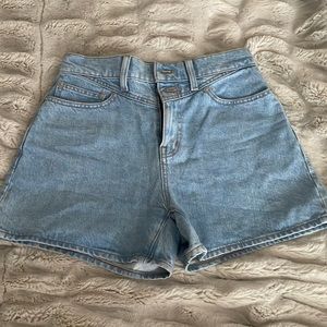 Madewell the mom Jean short size 26